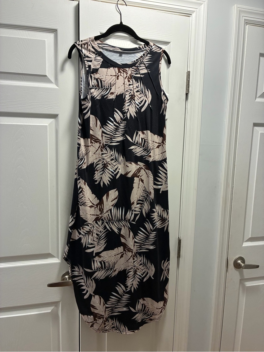 Amazon Black and Beige Leaf-Print Sleeveless Maxi Dress